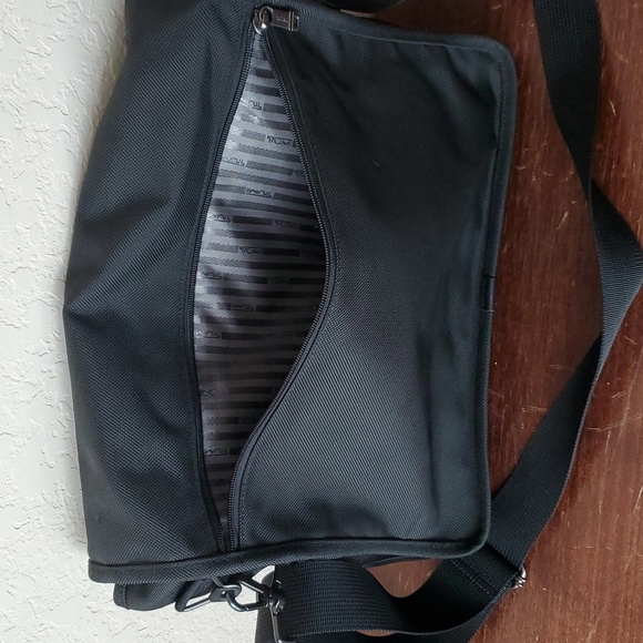 EUC. Tumi Reebok Flap Zip Crossbody Shoulder Bag Black - Picture 10 of 12